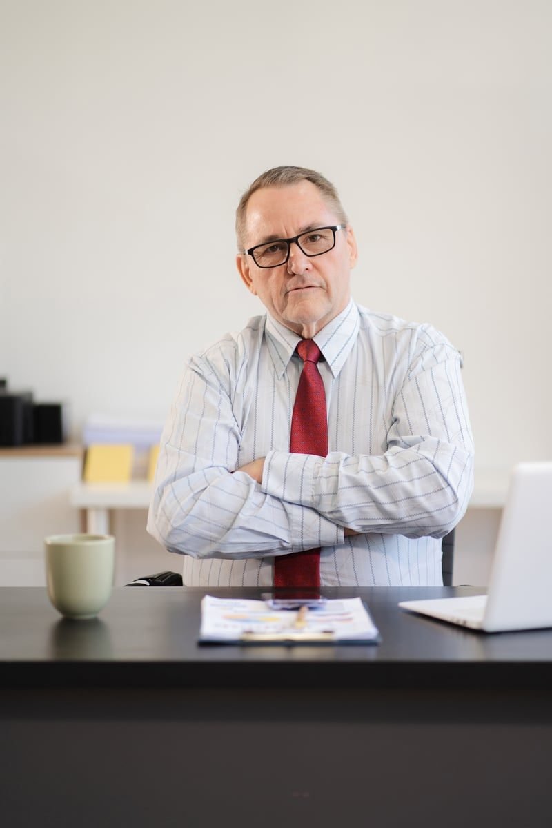 What Are Company Filings at Companies House? A Plain-English Guide for UK Businesses 1 Company director in an office, responsible for Companies House filings