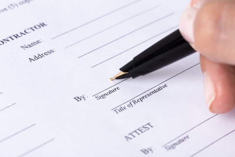 Serving a payment or pay-less notice on a construction contract