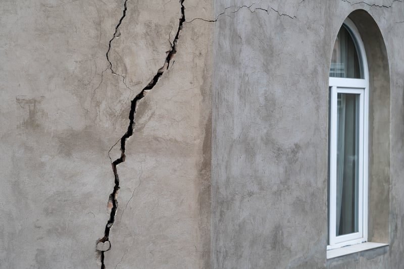 Cracked wall showing defective construction work