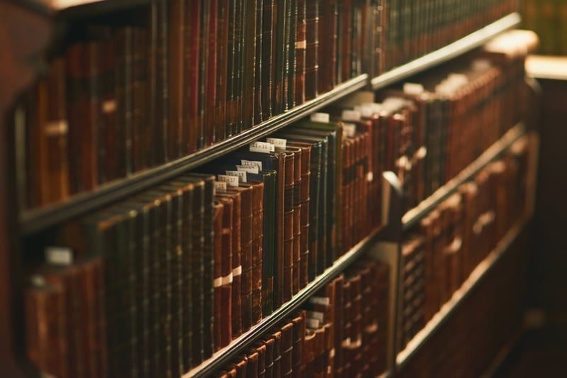 Employment Contracts: A Complete UK Guide 5 Law books representing UK employment legislation and the 2025 reforms
