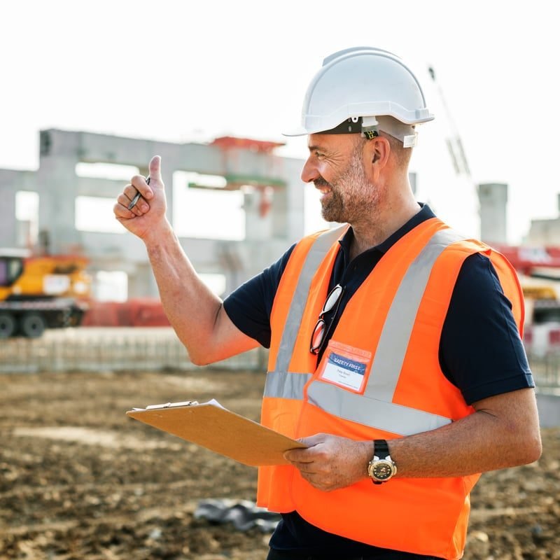 Extension of Time Claims: A Complete UK Guide 5 A site manager reviewing programme slippage on a construction project