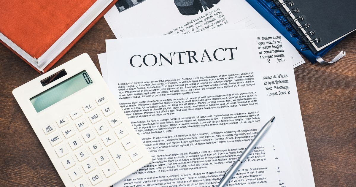 Contract document with a calculator and pen on a desk — calculating liquidated damages under a UK contract