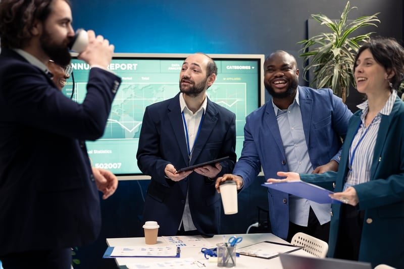 One-Way NDA vs Mutual NDA in London: What Local Businesses Need to Know 2 Founder pitching to investors, a classic one-way NDA situation