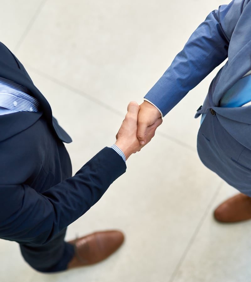 Settlement Agreements: A Complete UK Guide 1 Two parties shaking hands over a settlement agreement