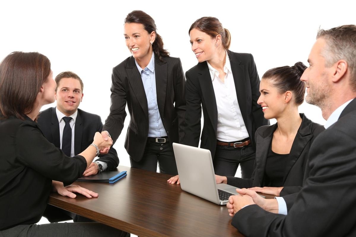 Shareholders agreeing tag-along rights in a London business sale