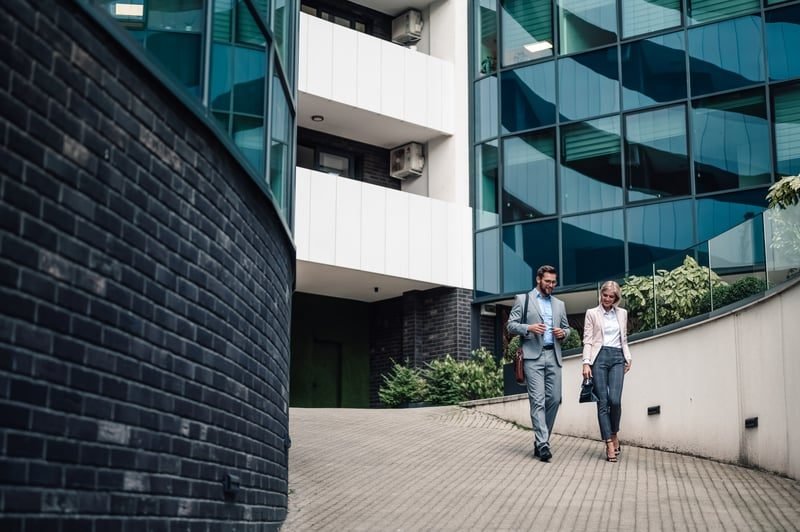 Surveyor valuing a commercial property for the 2026 business rates revaluation